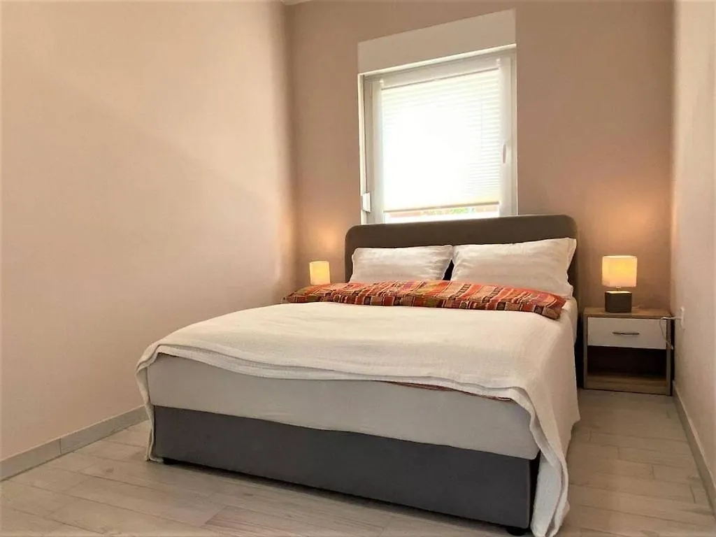 Villa Maduna 1 Kastel Apartment